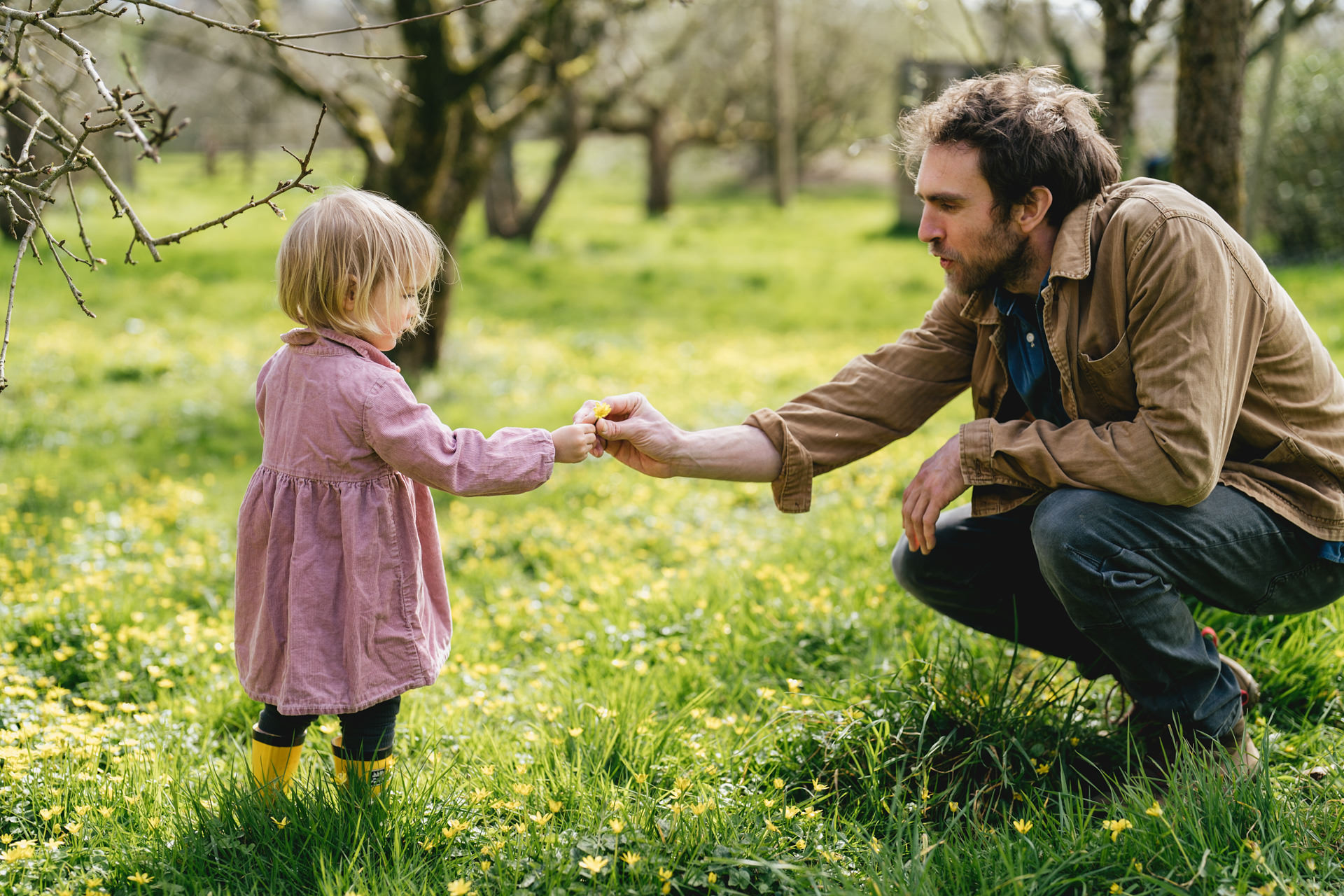 Family photography sessions in the spring